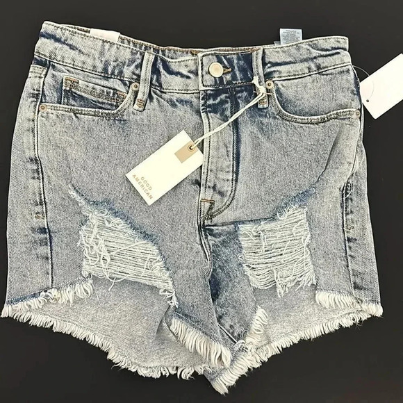 NWTs Good American Jean Bombshell Shorts Size 2/26 - Picture 1 of 4